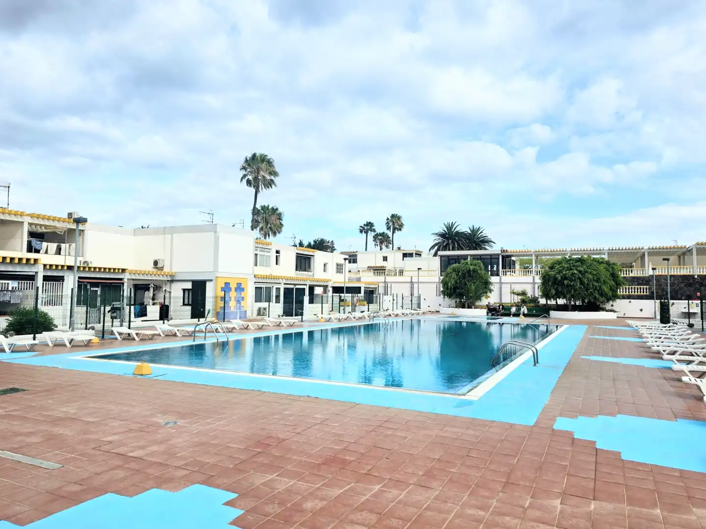 Schwimmbecken von Wohnung zum Verkauf in Arona mit Privatgarten, Terrasse und Möbliert