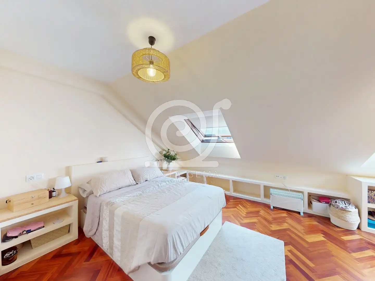 Schlafzimmer von Dachboden zum Verkauf in A Coruña Capital  mit Heizung