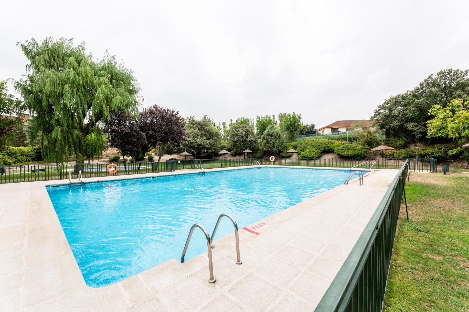Swimming pool of Single-family semi-detached for sale in Las Rozas de Madrid  with Air Conditioner, Heating and Private garden