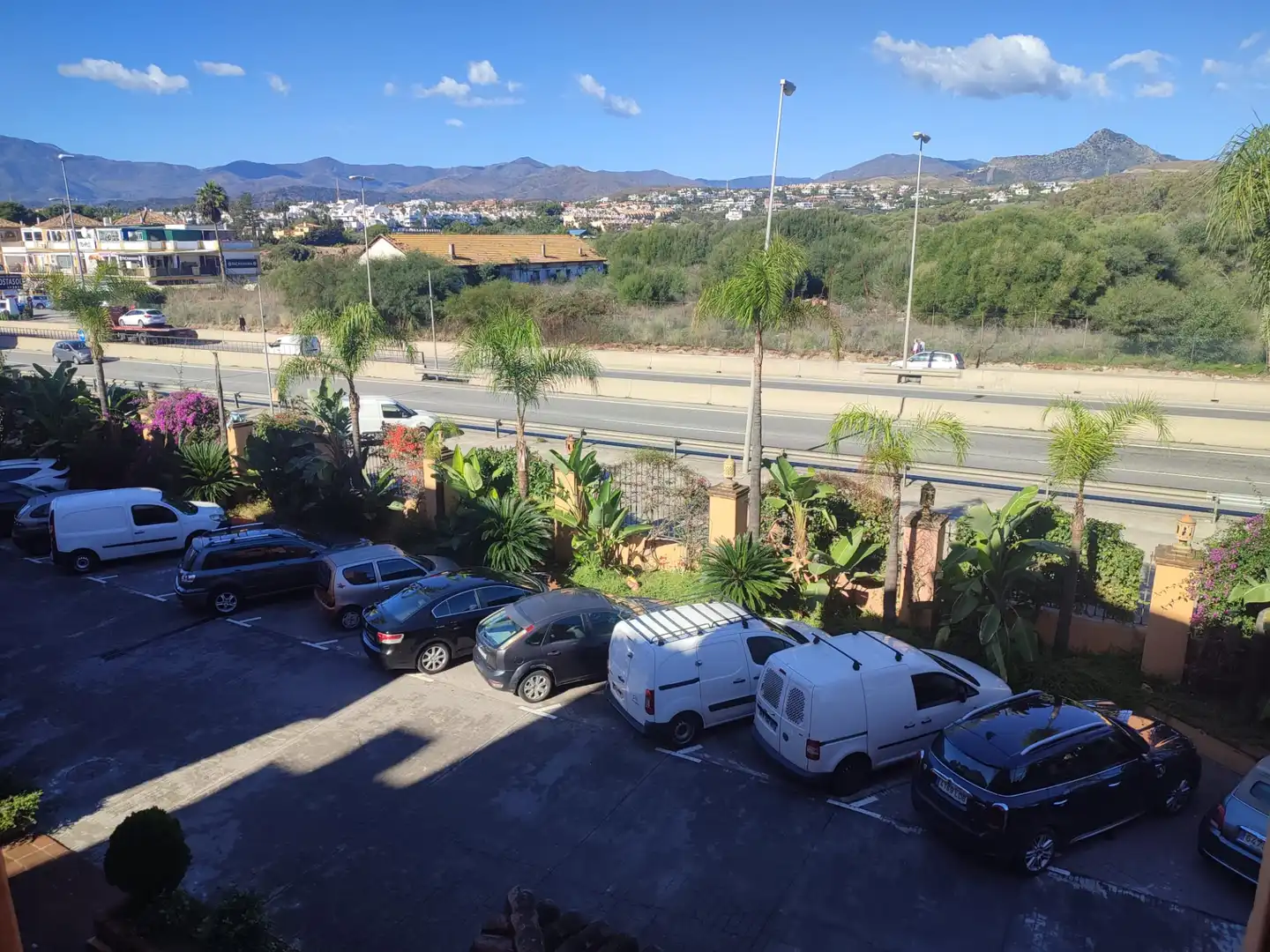 Parkplatz von Dachboden zum Verkauf in Estepona mit Terrasse und Schwimmbad