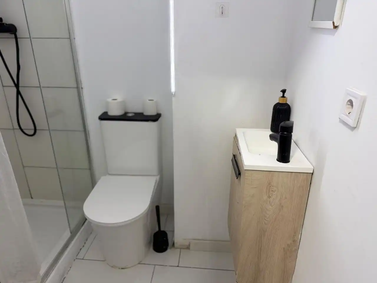 Bany de Local en venda en Madrid amb Aire condicionat