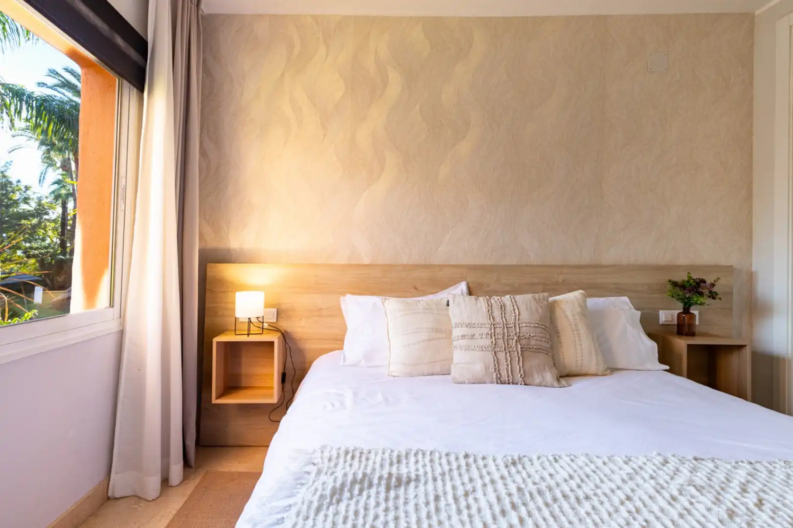 Schlafzimmer von Wohnungen zur Miete in Marbella mit Klimaanlage, Heizung und Terrasse