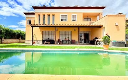 Swimming pool of House or chalet for sale in Dos Hermanas  with Air Conditioner, Private garden and Terrace