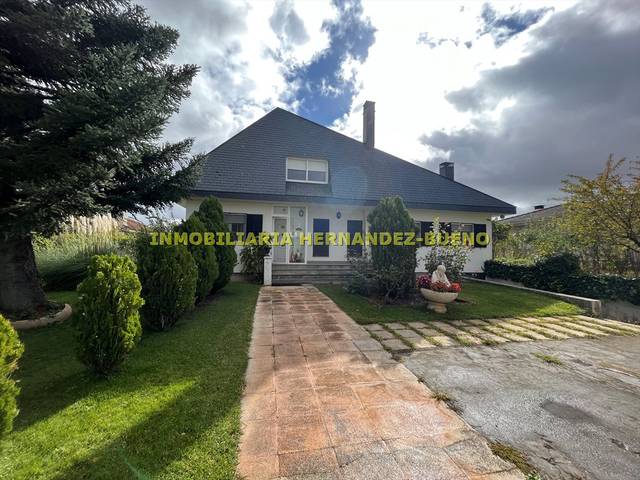 Casa-chalet en Venta en Galindo y Perahuy