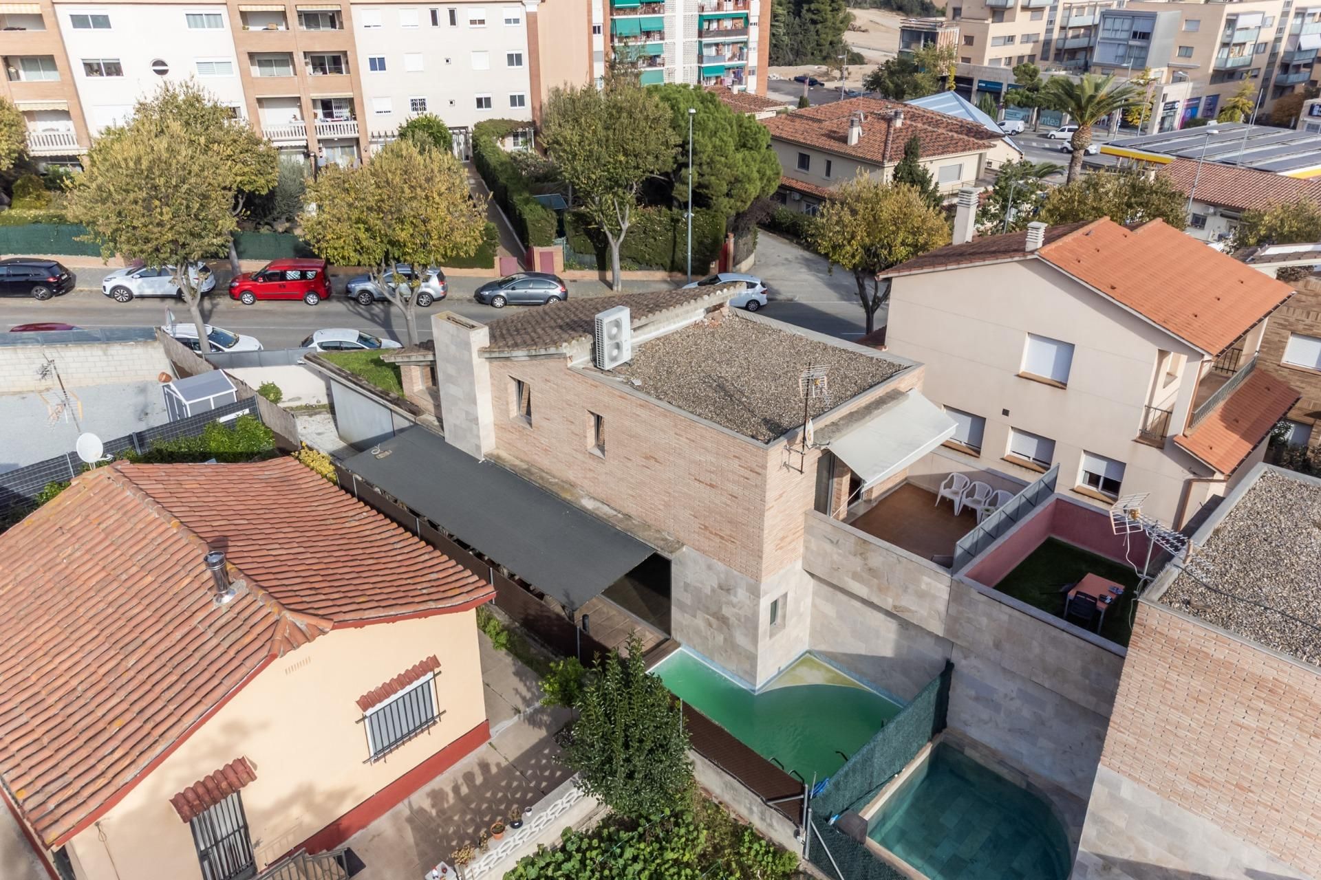 Exterior view of Single-family semi-detached for sale in Parets del Vallès  with Air Conditioner, Parquet flooring and Terrace