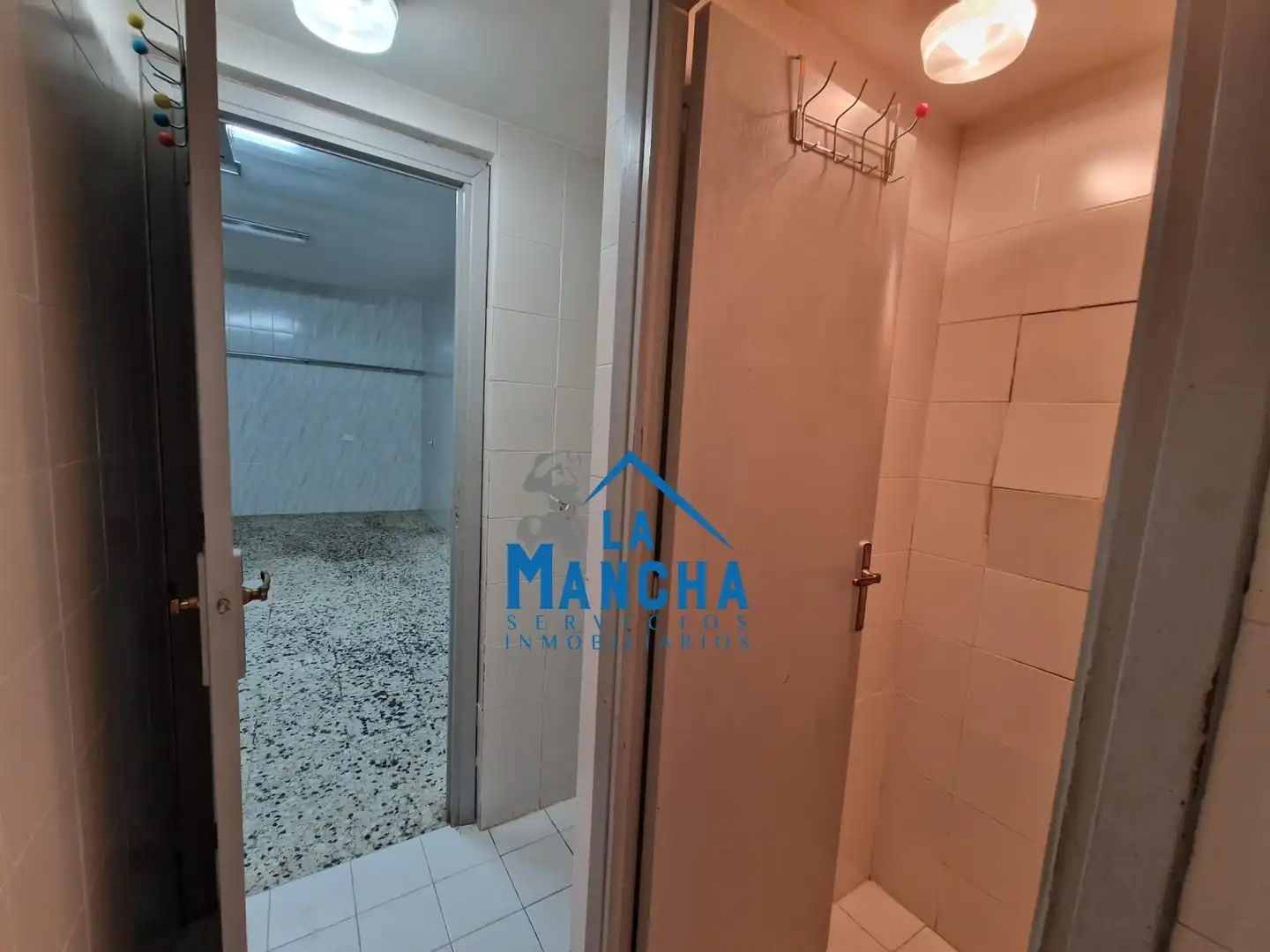 Badezimmer von Geschaftsraum zur Miete in Albacete mit Klimaanlage