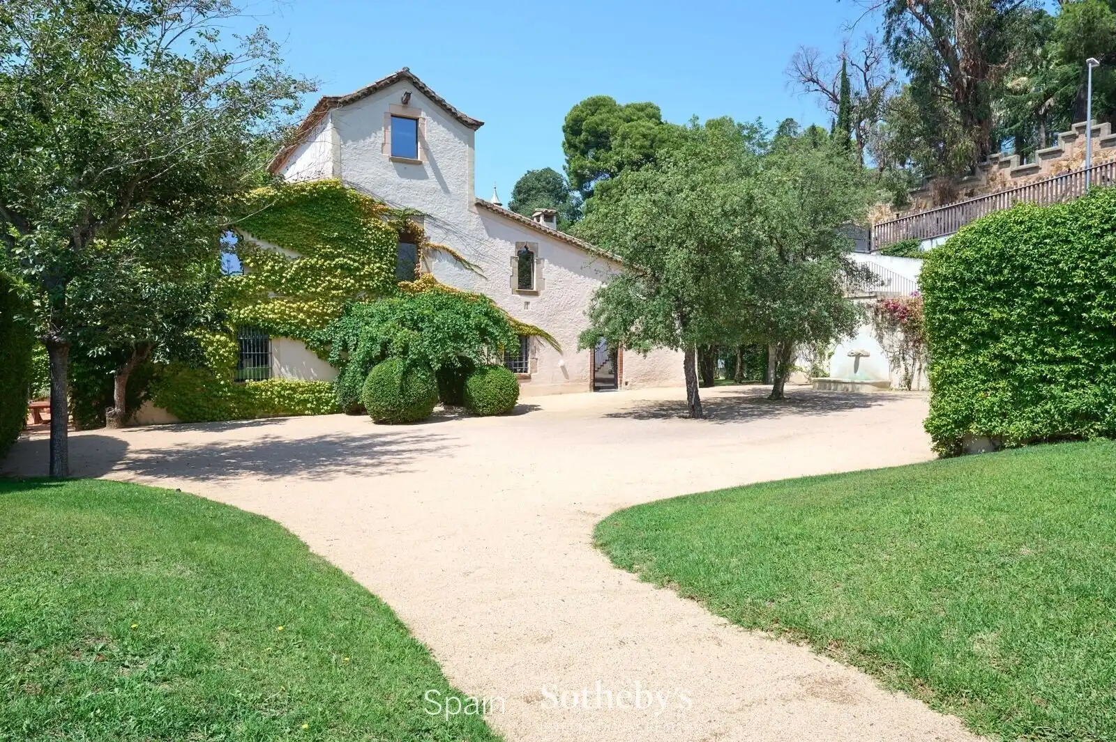 Vista exterior de Casa o xalet en venda en Alella amb Aire condicionat, Calefacció i Jardí privat