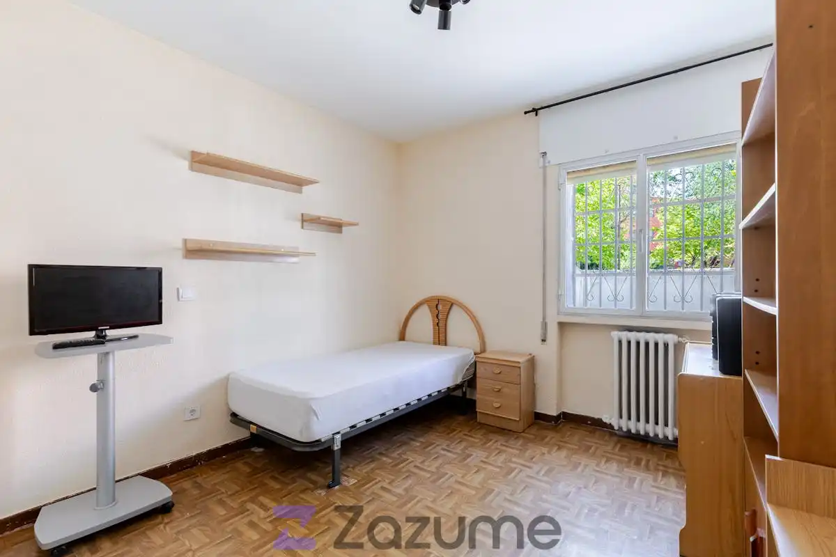 Schlafzimmer von Wohnung zur Miete in Madrid mit Klimaanlage, Heizung und Möbliert