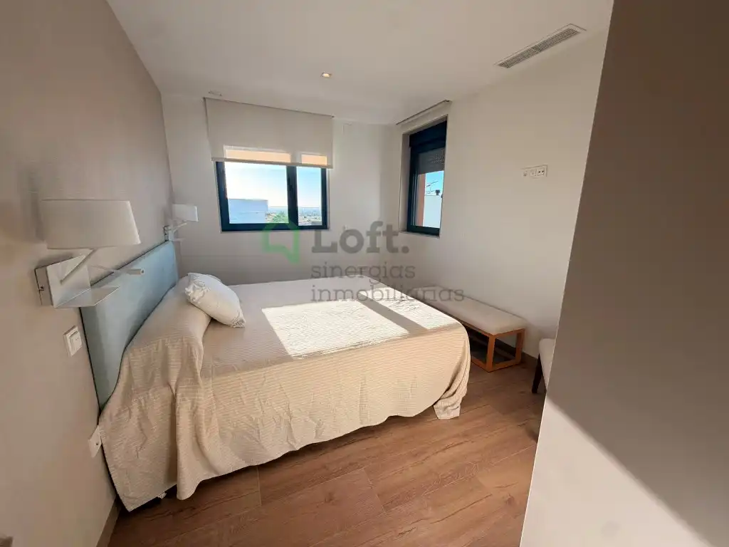 Dormitori de Casa o xalet en venda en Badajoz amb Terrassa, Piscina i Domòtica