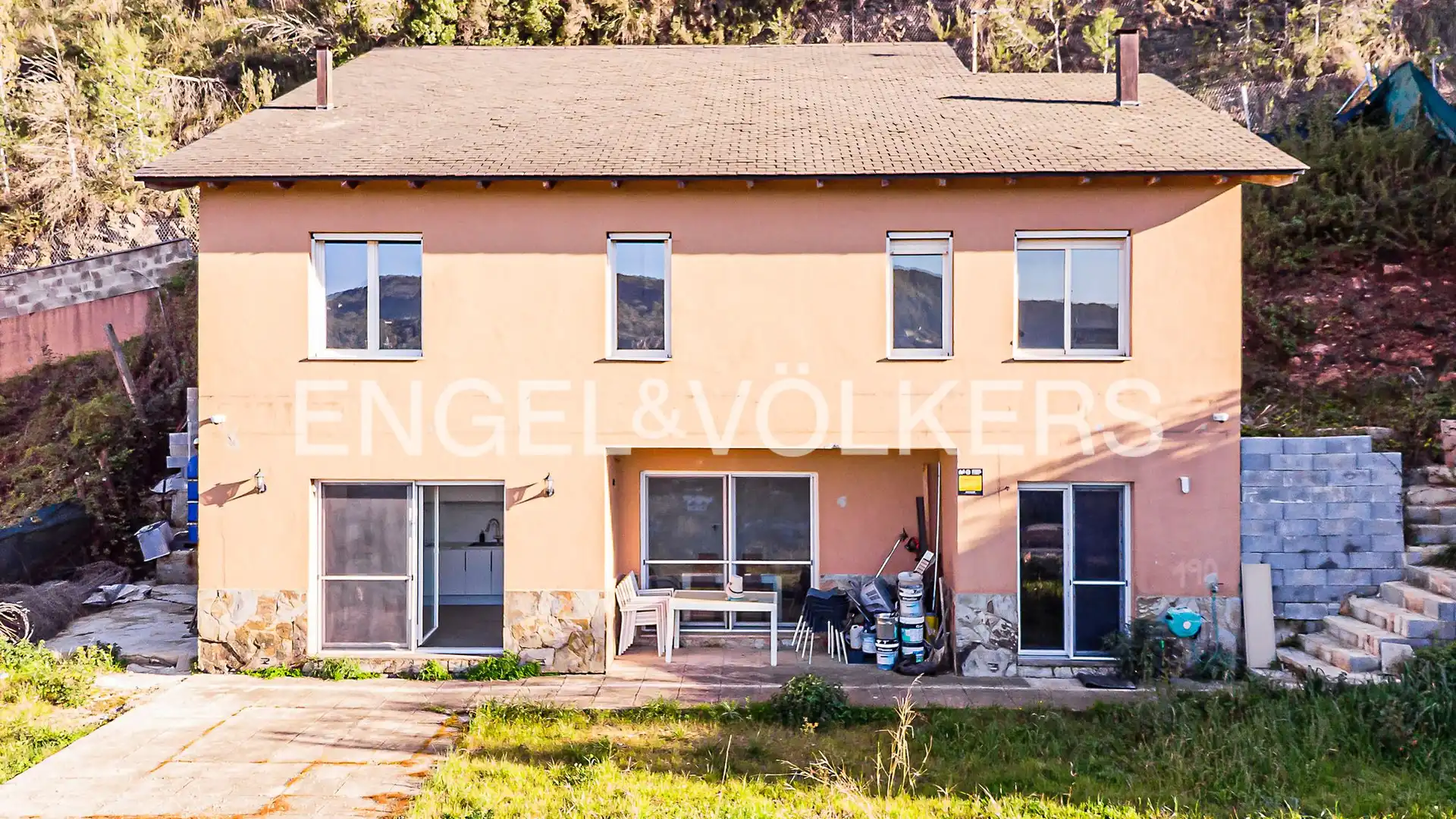 Vista exterior de Casa o chalet en venta en Vallirana con Calefacción y Jardín privado