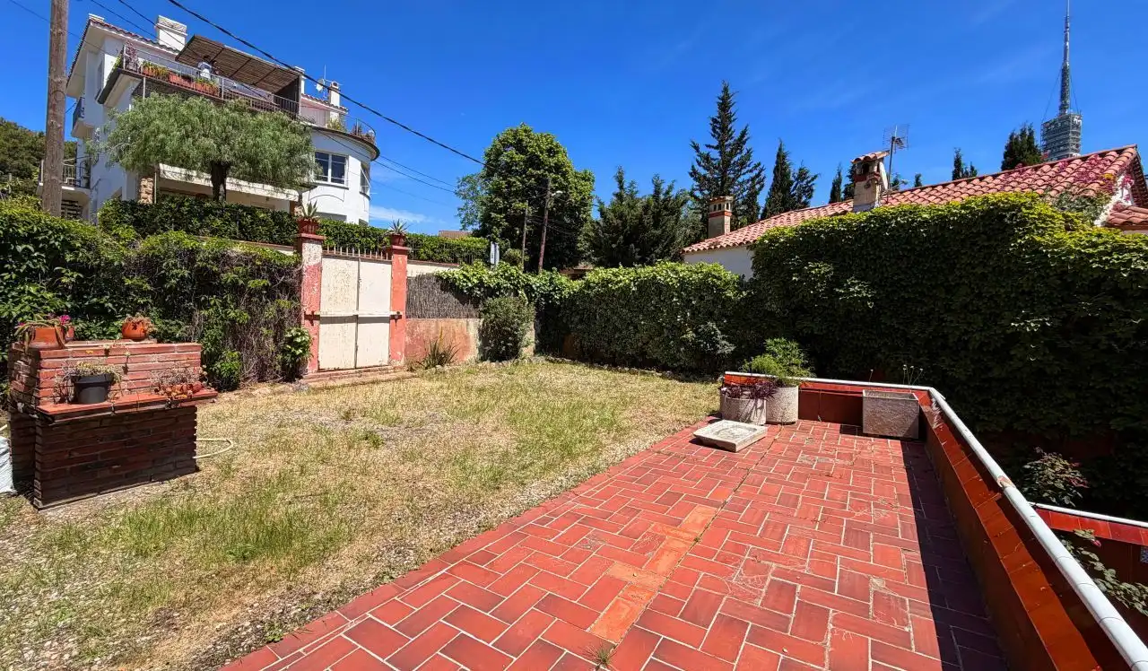 Casa con giardino in vendita a Carrer dels Algarves, imagen 2