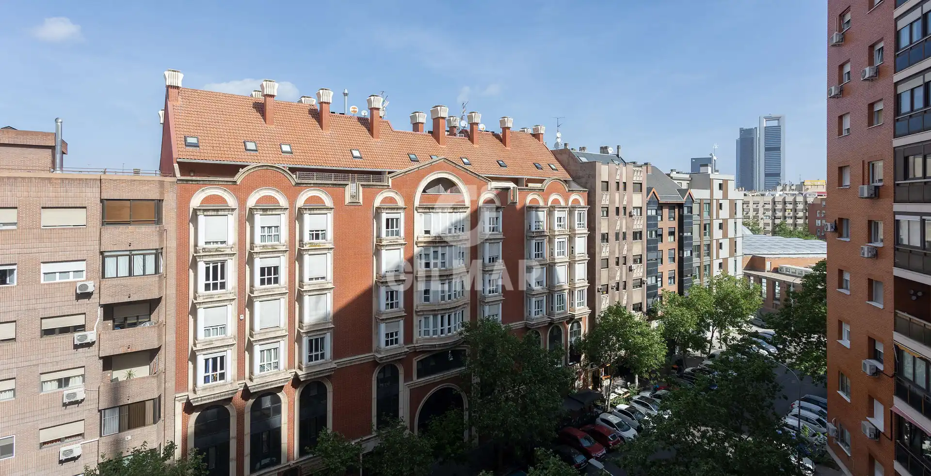 Vista exterior de Piso en venta en Madrid con Calefacción y Balcón