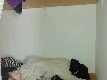 Casa aparellada amb balcó en venda a Ampuero