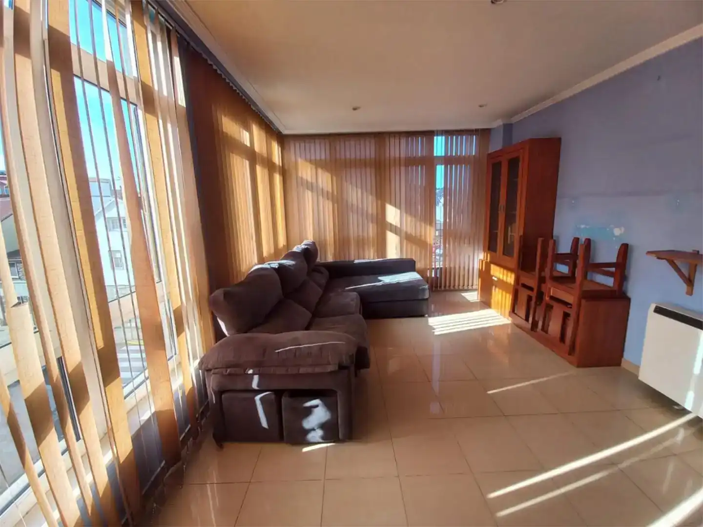 Sala d'estar de Pis en venda en A Illa de Arousa  amb Parquet, Traster i Balcó