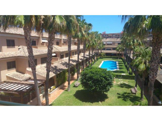 Casa adosada en Venta en Calle Favanella en Beniferri