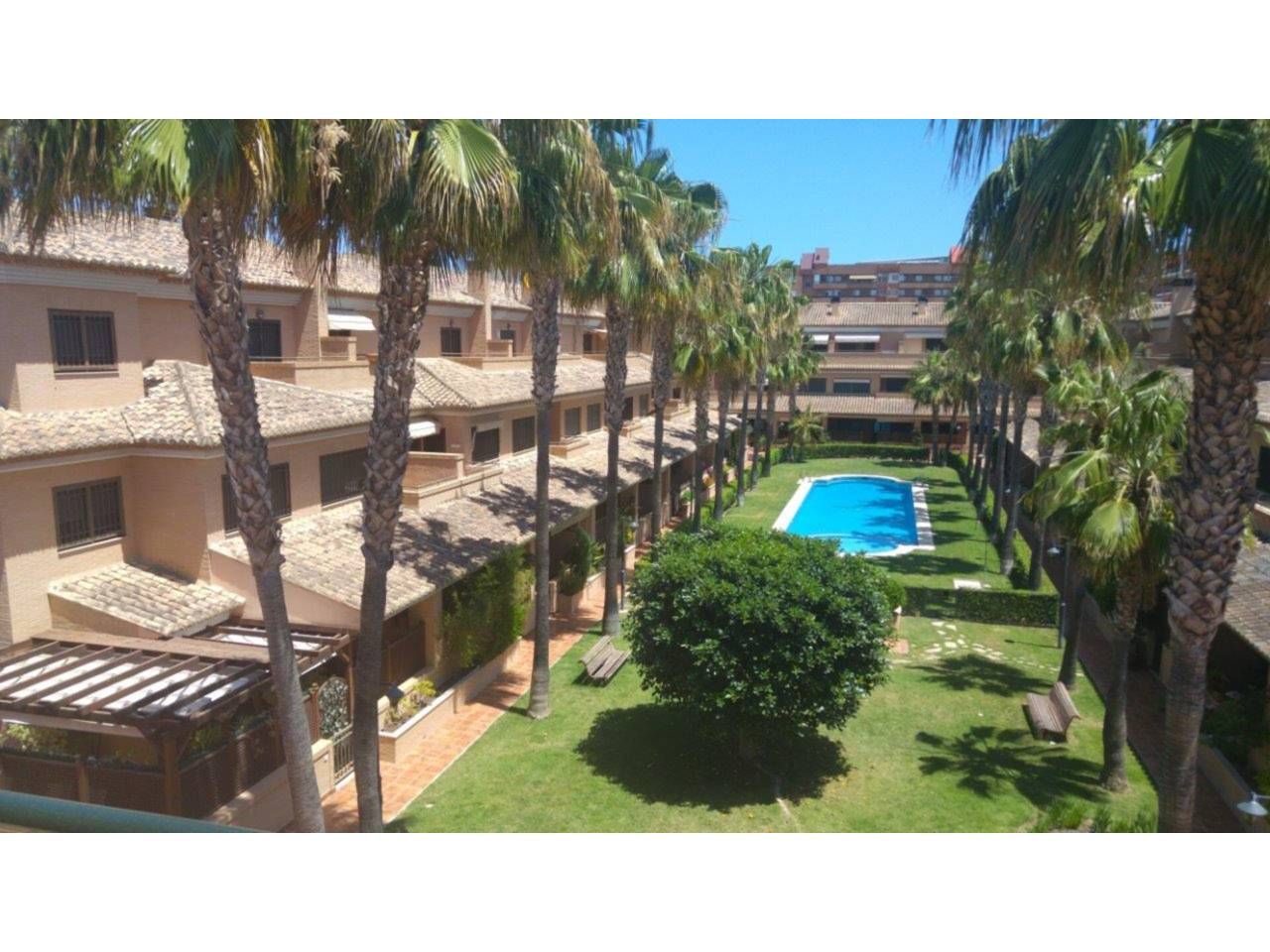 Vista exterior de Casa adosada en venda en  Valencia Capital amb Aire condicionat, Calefacció i Terrassa