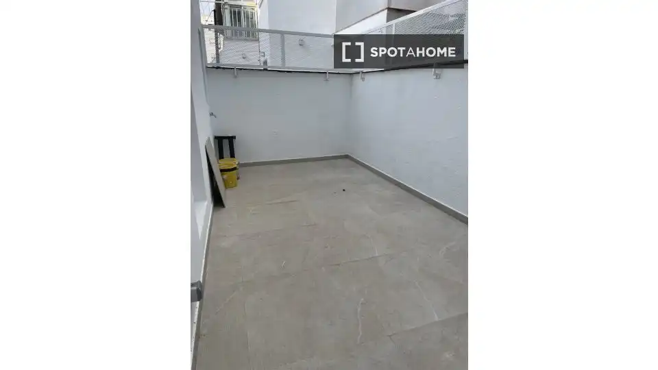 Flat for rent in Madrid  with Air Conditioner, Heating and Furnished