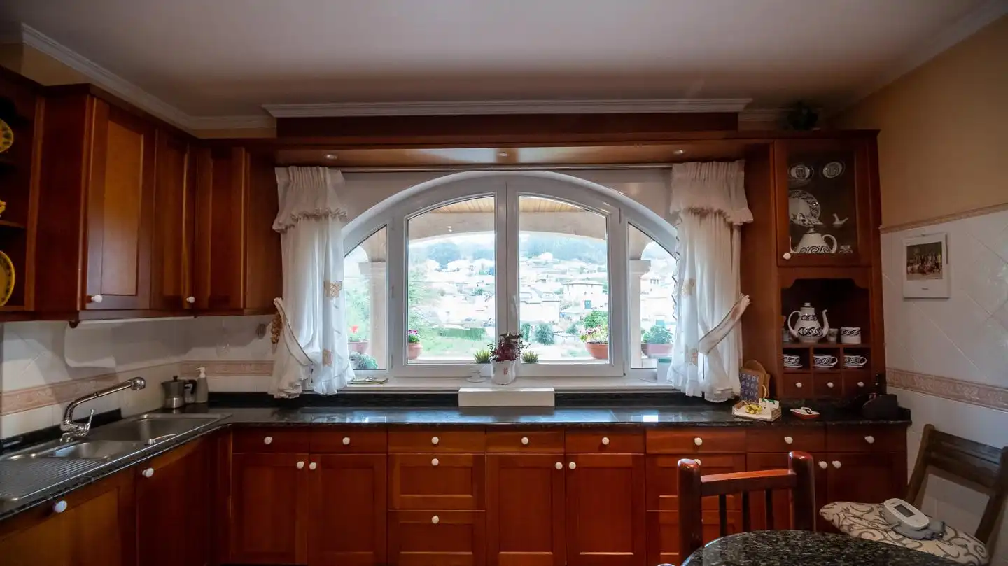 Cuina de Casa o xalet en venda en Culleredo amb Jardí privat, Terrassa i Traster