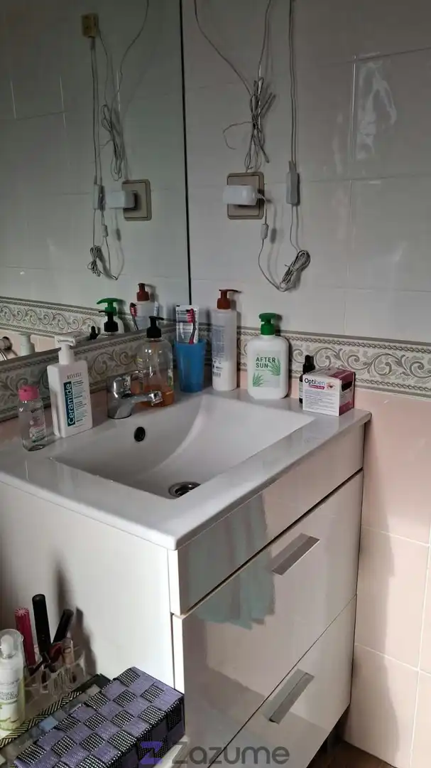 Baño de Piso de alquiler en Calella con Terraza, Trastero y Amueblado