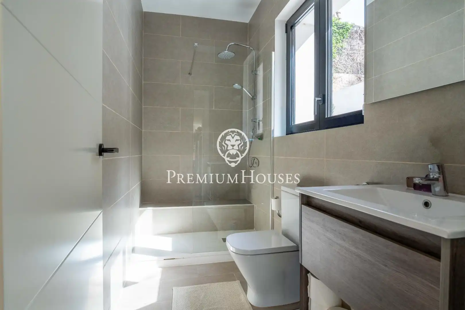 Bathroom of Houses for sale in Gavà  with Air Conditioner, Heating and Private garden