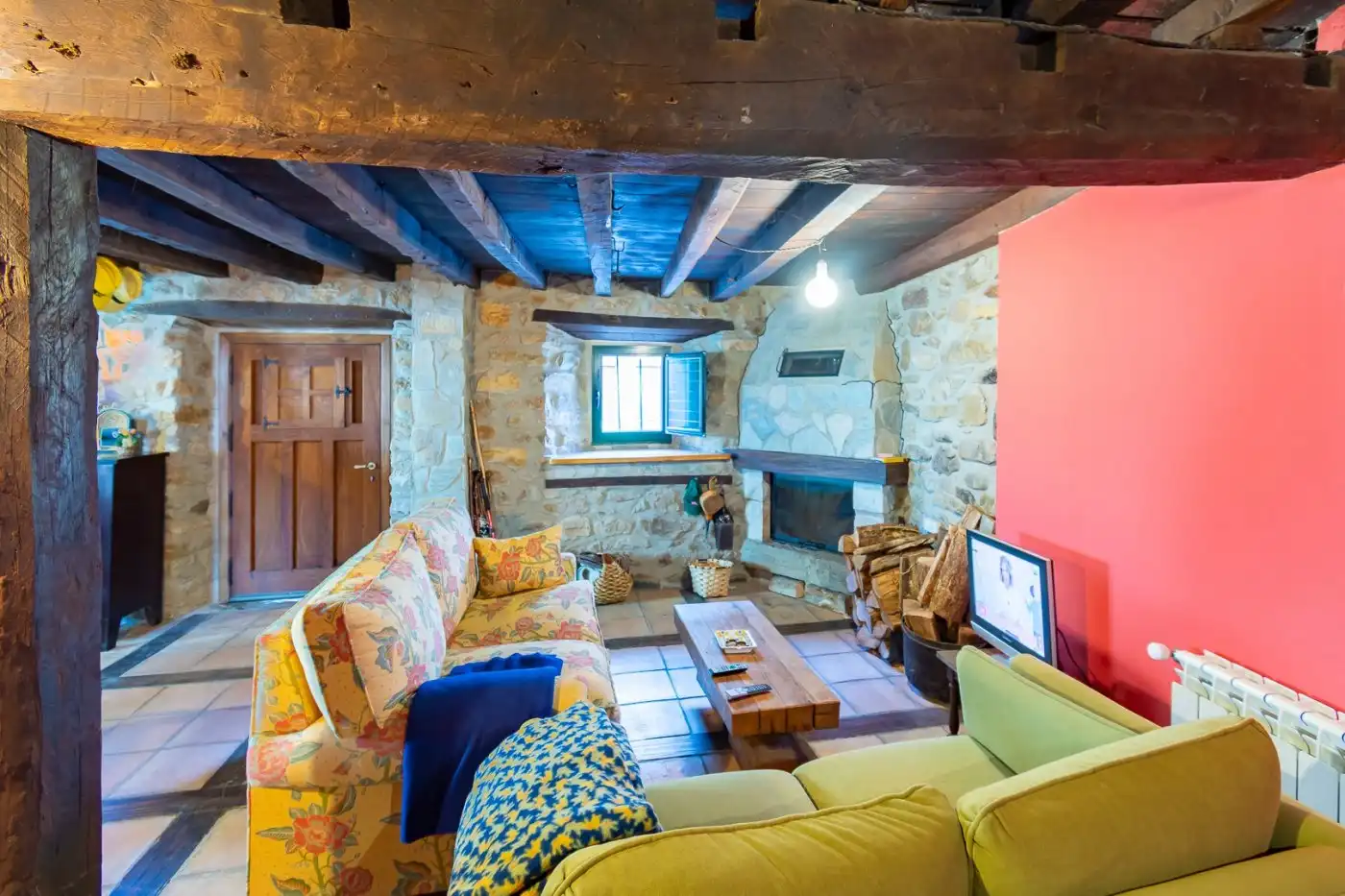 Sala de estar de Casa o chalet en venta en Boca de Huérgano con Trastero y Amueblado
