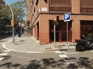 Einzelparkplatz mit Aufzug zur Miete in Carrer de Calvet 30, imagen 4