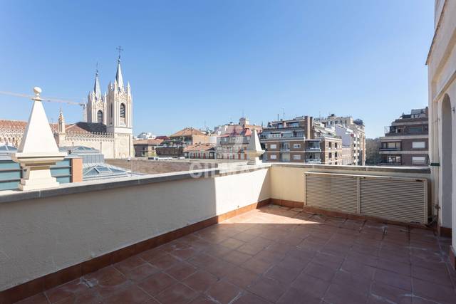 Ático en Venta en Jerónimos