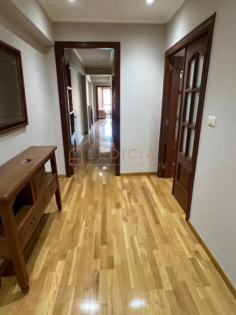Piso de alquiler en Vigo  con Calefacción, Parquet y Amueblado