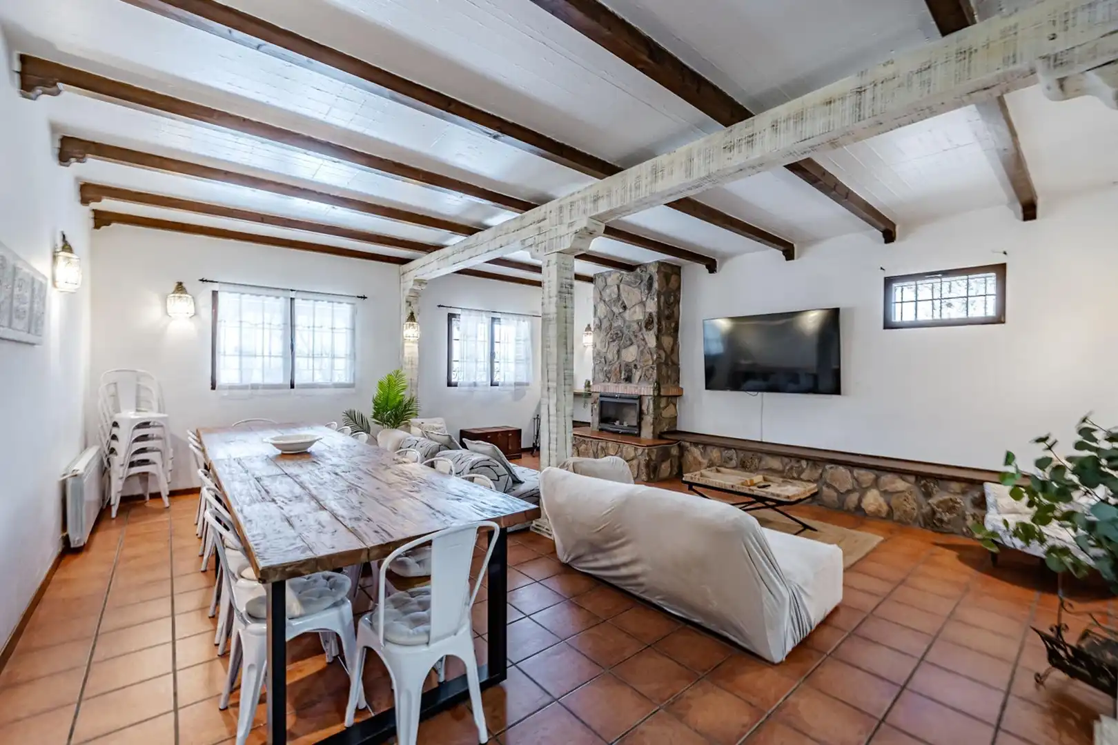 Sala d'estar de Finca rústica en venda en El Tiemblo  amb Calefacció, Jardí privat i Terrassa