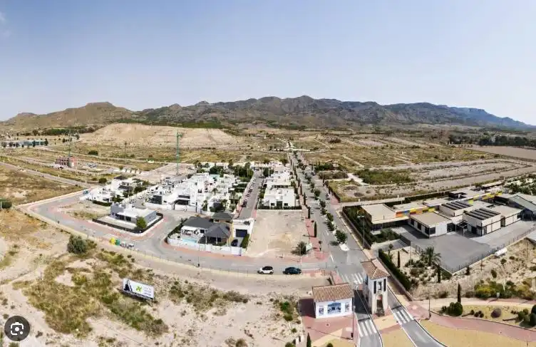 Terreny residencial en venda a Calle Mulhacen