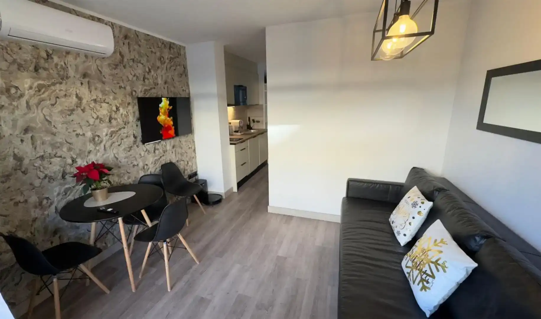 Wohnzimmer von Wohnungen zur Miete in Salou mit Klimaanlage, Schwimmbad und Balkon