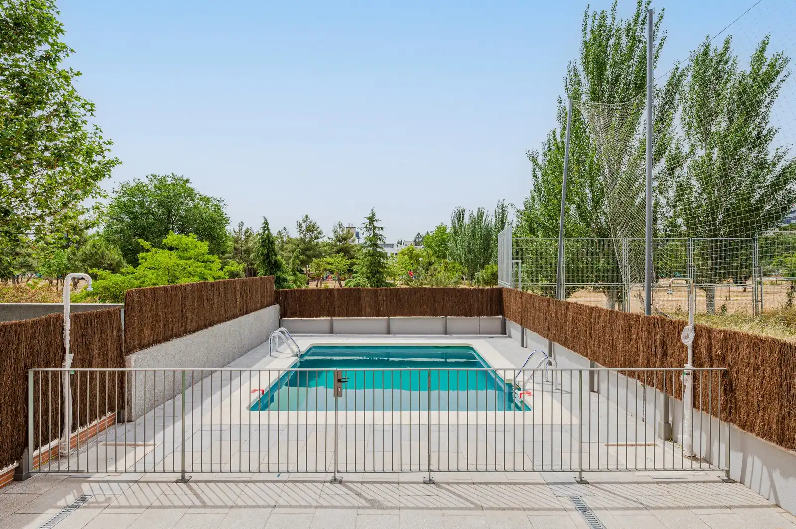 Piscina de Piso de alquiler en Madrid con Aire acondicionado, Terraza y Trastero