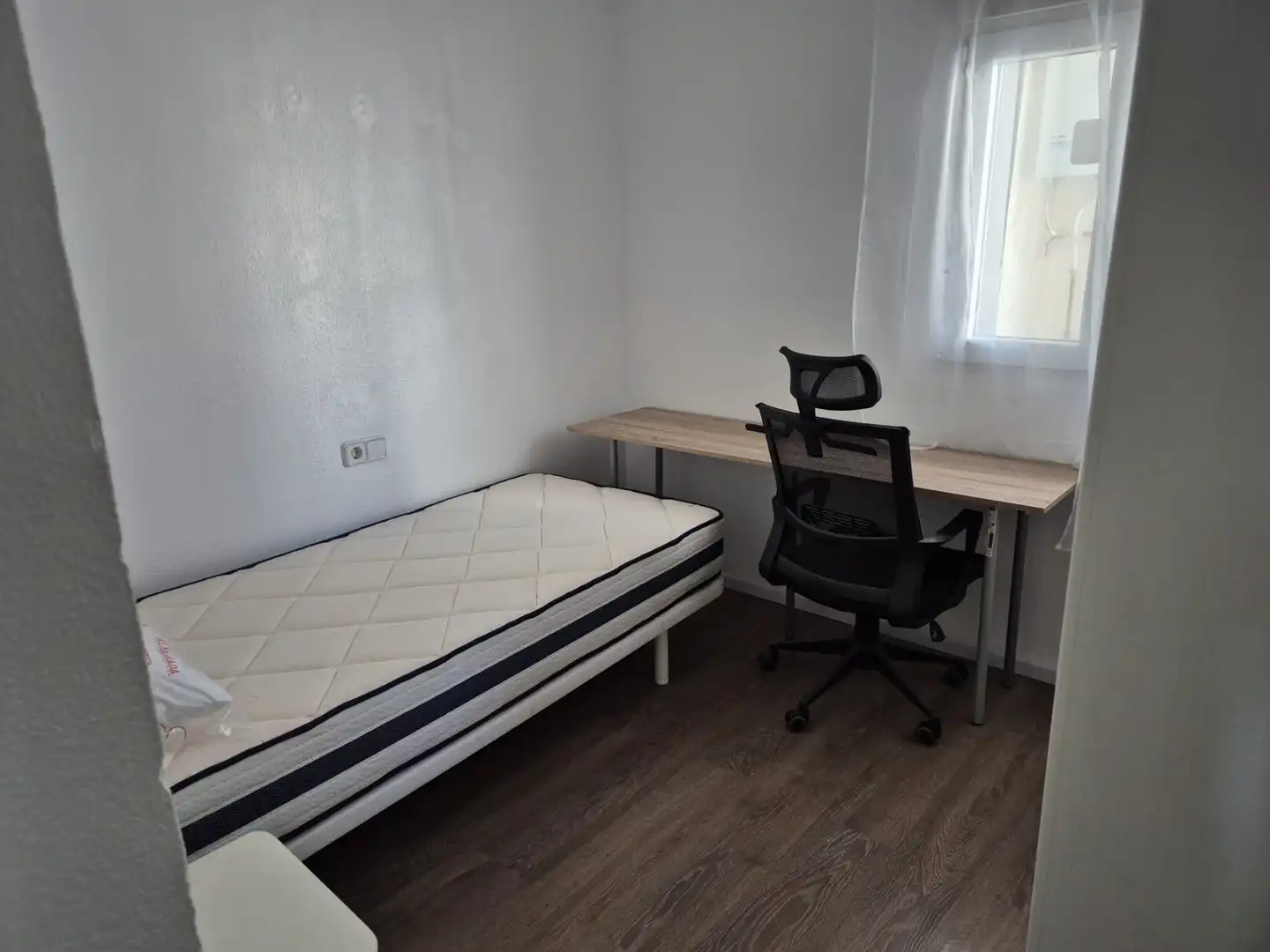 Schlafzimmer von Wohnung zur Miete in Valencia mit Klimaanlage, Möbliert und Ofen