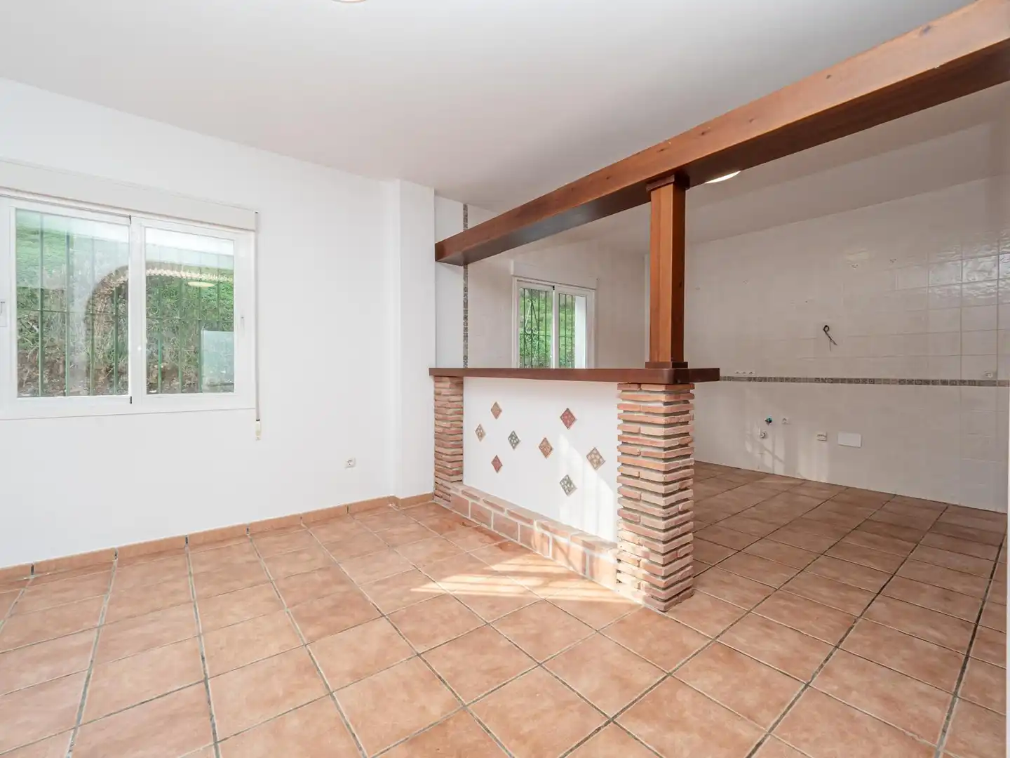 Finca rústica en venta en Viñuela con Terraza, Piscina y Alarma