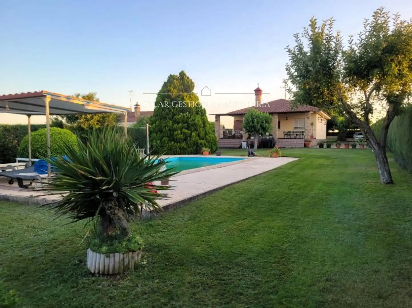 Piscina de Casa o xalet en venda en Castellanos de Villiquera amb Calefacció i Piscina