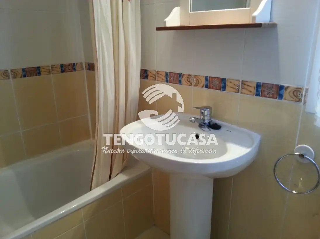 Bathroom of Flat for rent in Madrid  with Air Conditioner, Heating and Parquet flooring