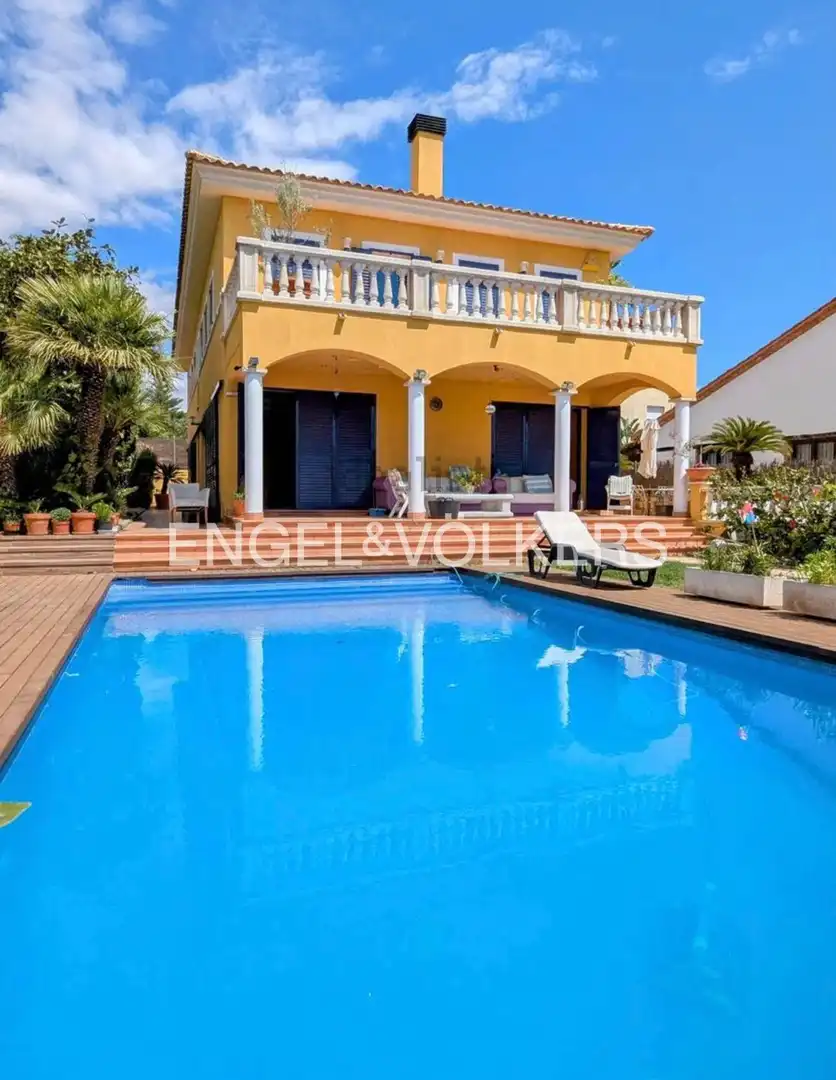 Swimming pool of Houses for sale in El Vendrell  with Air Conditioner, Heating and Private garden