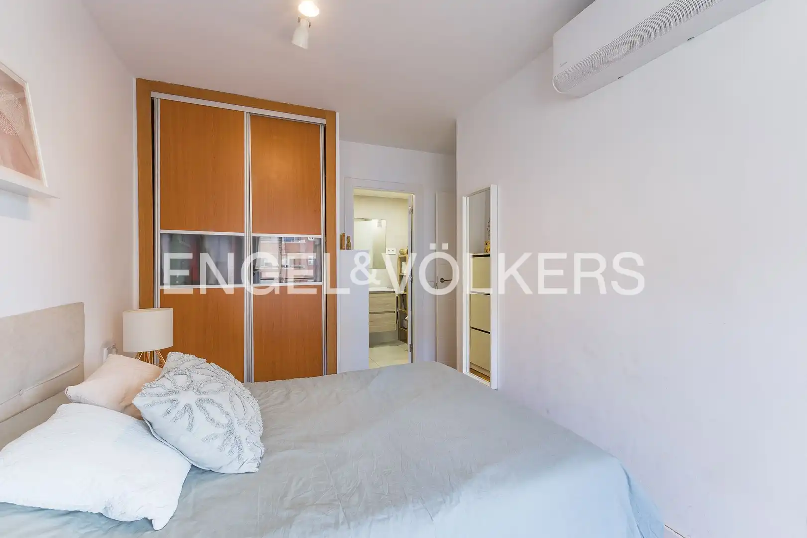 Bedroom of Flat for sale in Sant Joan Despí  with Air Conditioner, Heating and Parquet flooring