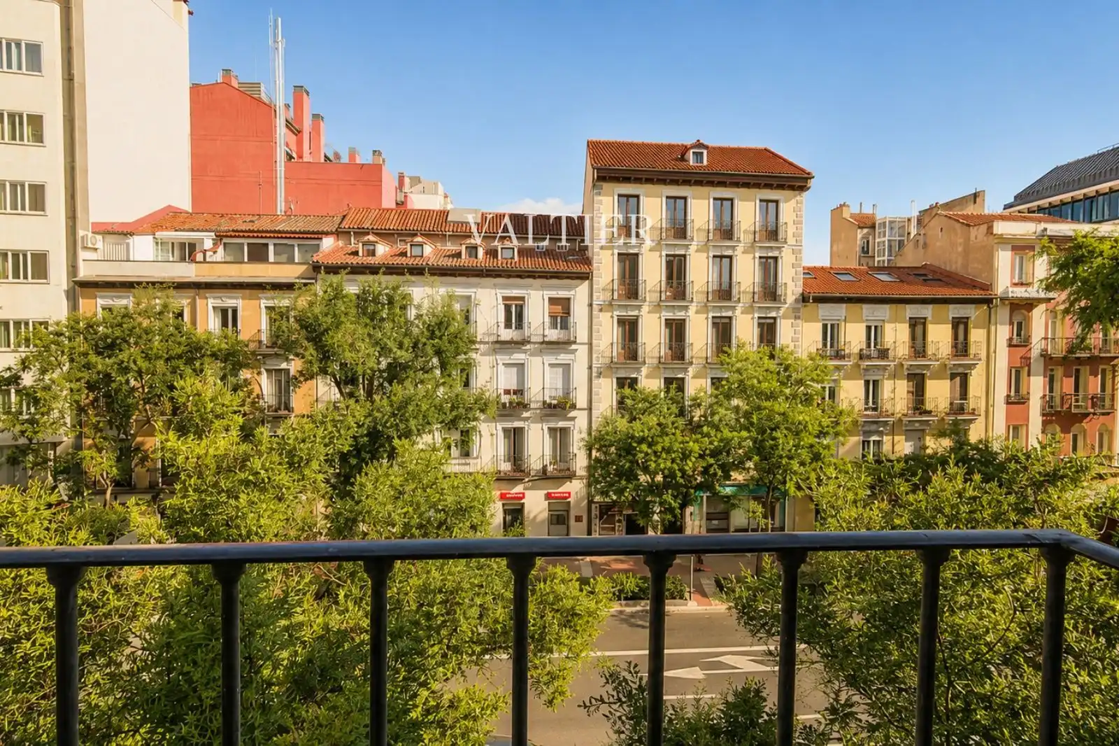 Außenansicht von Wohnung zur Miete in Madrid mit Klimaanlage, Abstellraum und Möbliert