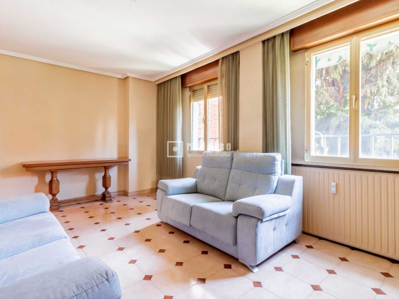 Sala de estar de Piso de alquiler en  Madrid Capital con Calefacción y Trastero