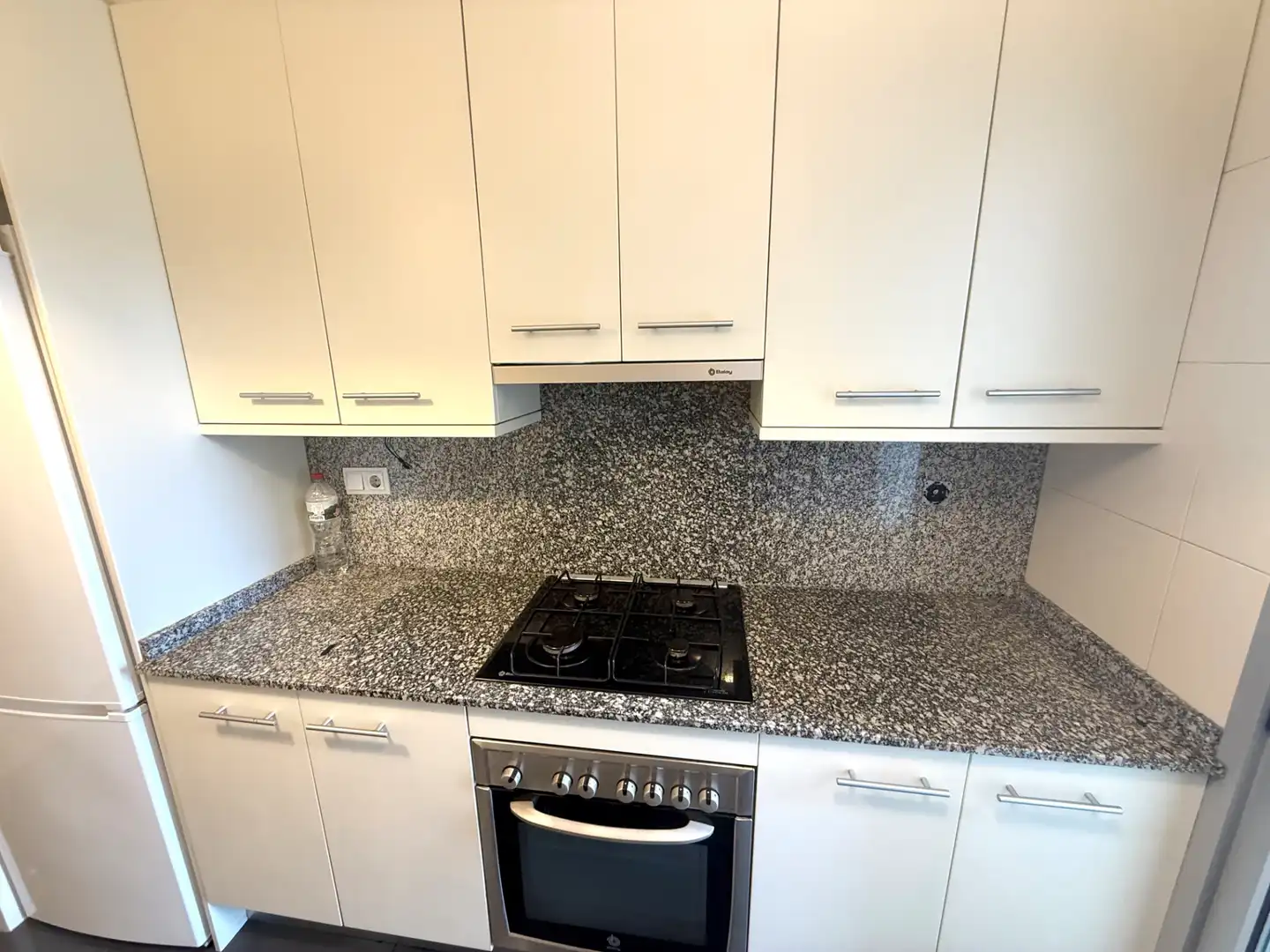 Kitchen of Flat for sale in L'Hospitalet de Llobregat  with Air Conditioner, Heating and Oven