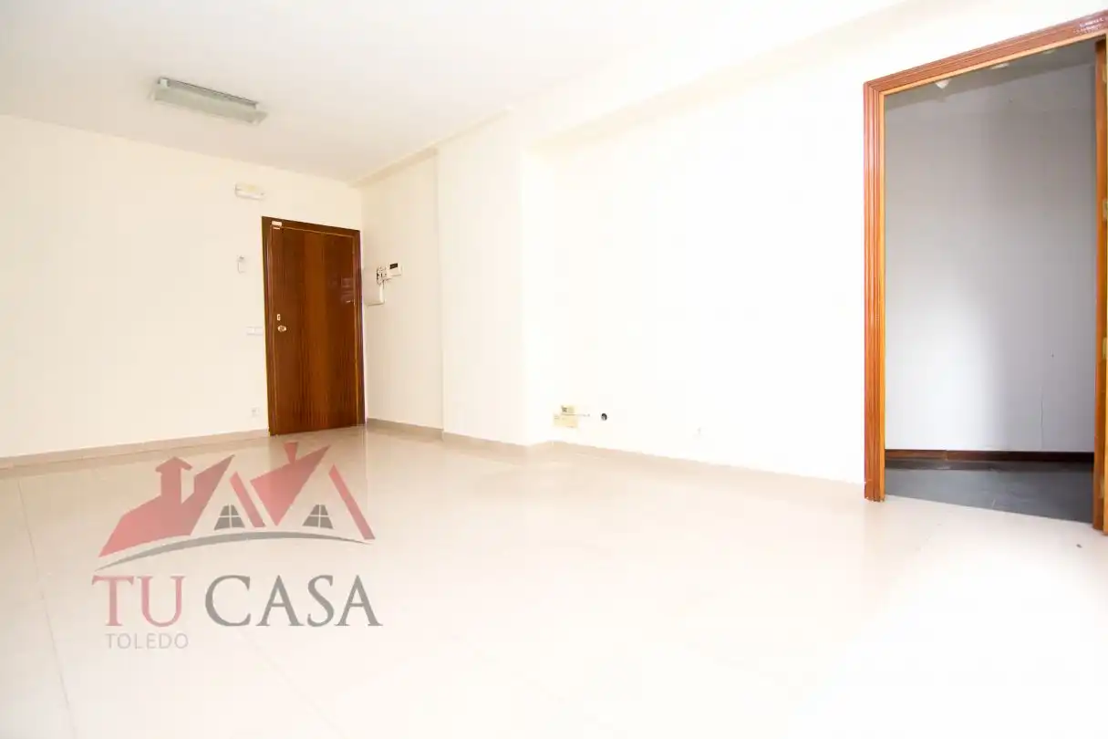 Office for rent in Toledo  with Air Conditioner and Heating