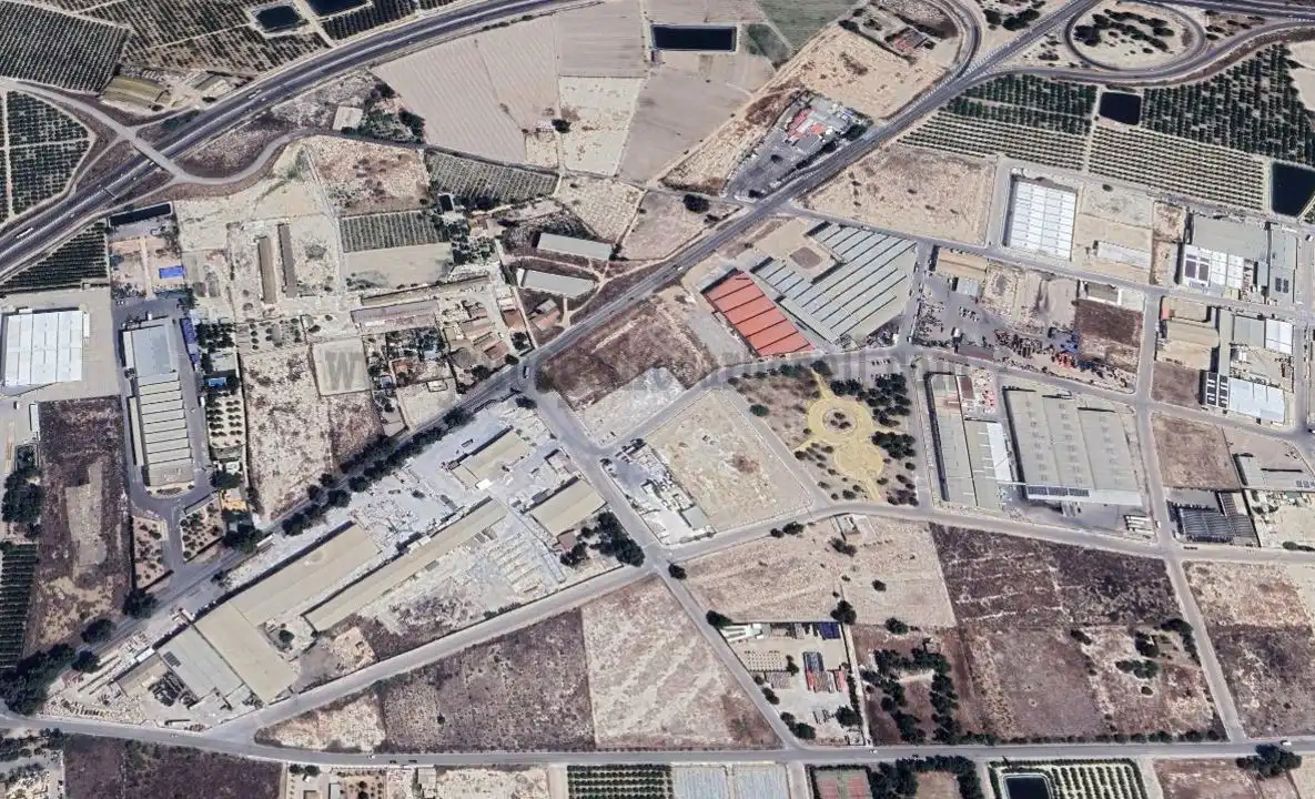 Nave industrielle à louer à Cox