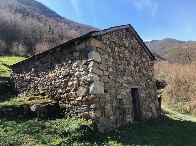 Außenansicht von Country house zum Verkauf in Aller