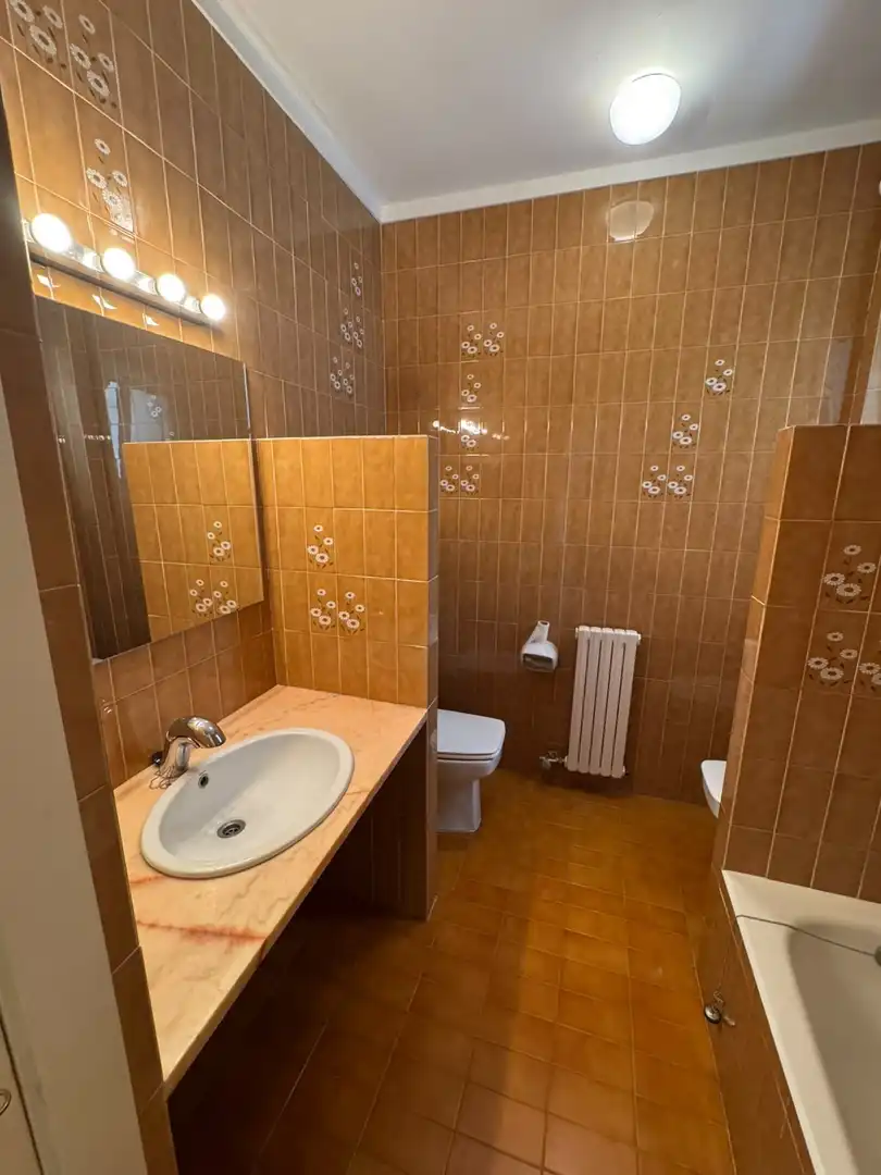 Baño de Piso de alquiler en Sant Cugat del Vallès con Calefacción, Terraza y Piscina