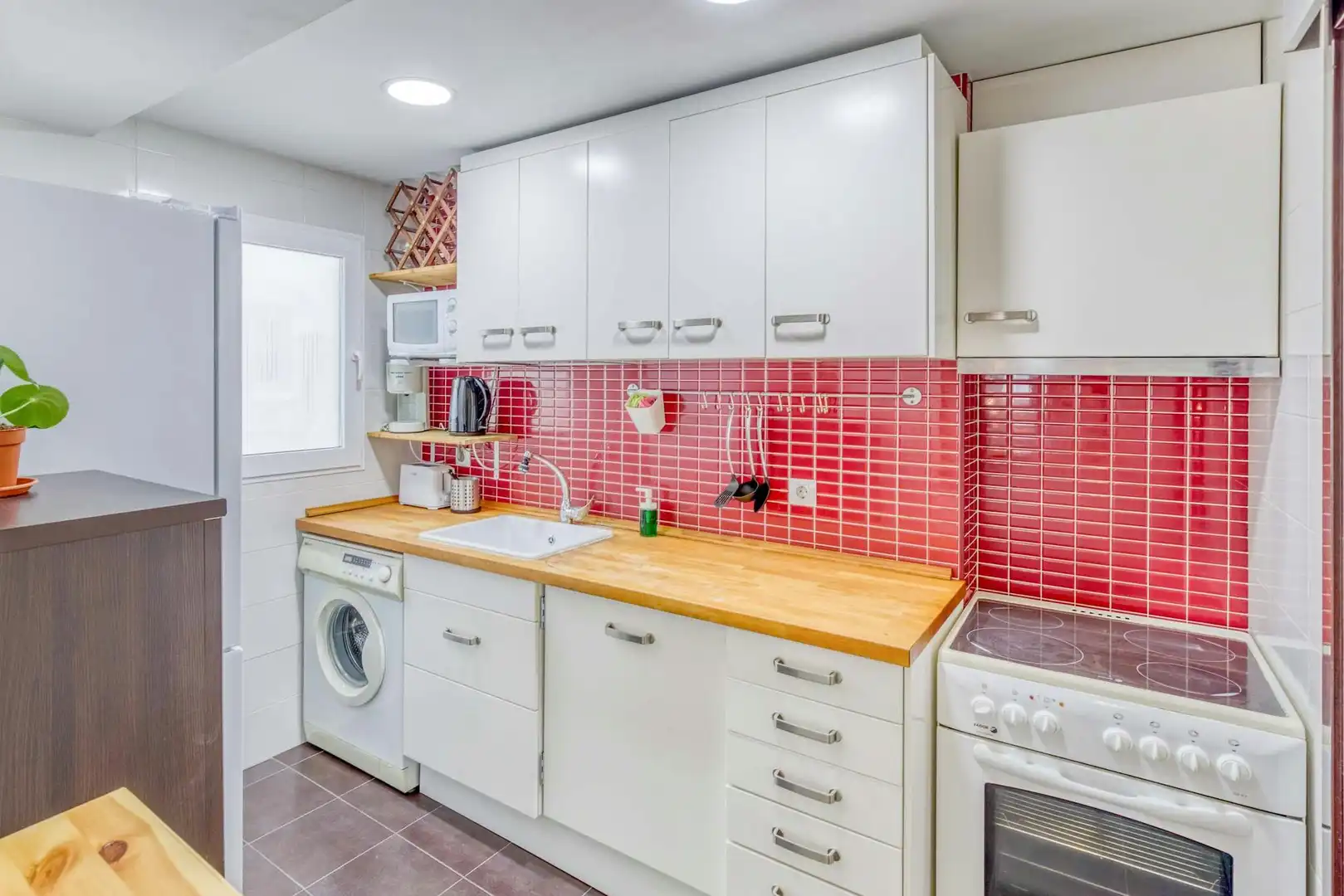 Küche von Wohnung zur untervermieten in Valencia mit Klimaanlage, Möbliert und Waschmaschine