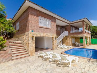 Casa amb piscina en venda a Canyelles