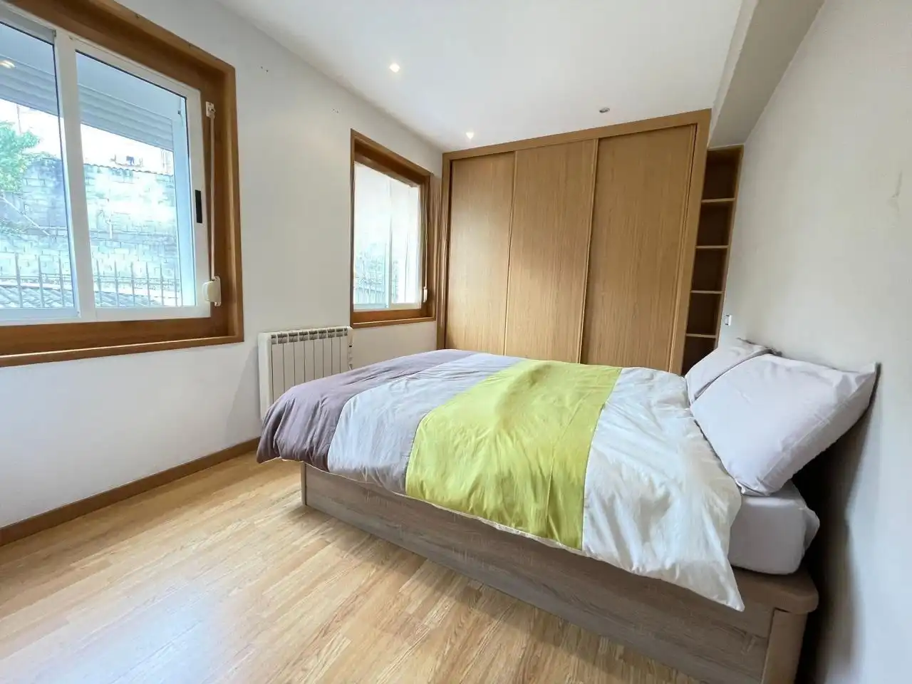 Habitación de Piso en venta en Ourense Capital  con Calefacción, Terraza y Amueblado