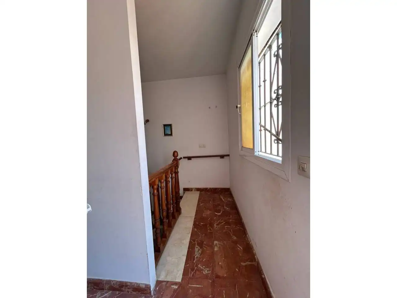 Einfamilien-Reihenhaus zum Verkauf in Estepona mit Klimaanlage und Terrasse