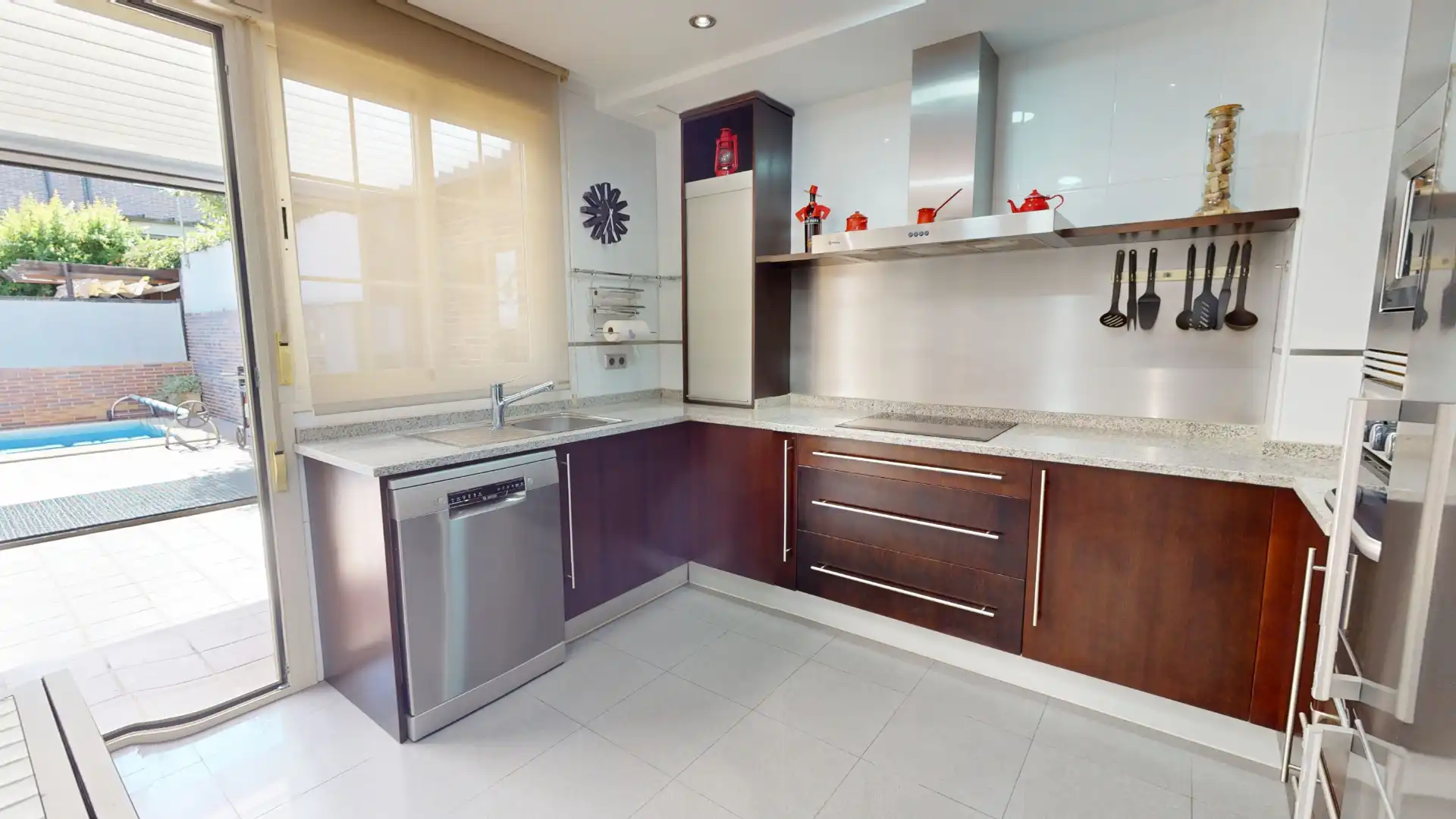 Cocina de Casa adosada en venta en Boadilla del Monte con Aire acondicionado, Calefacción y Jardín privado